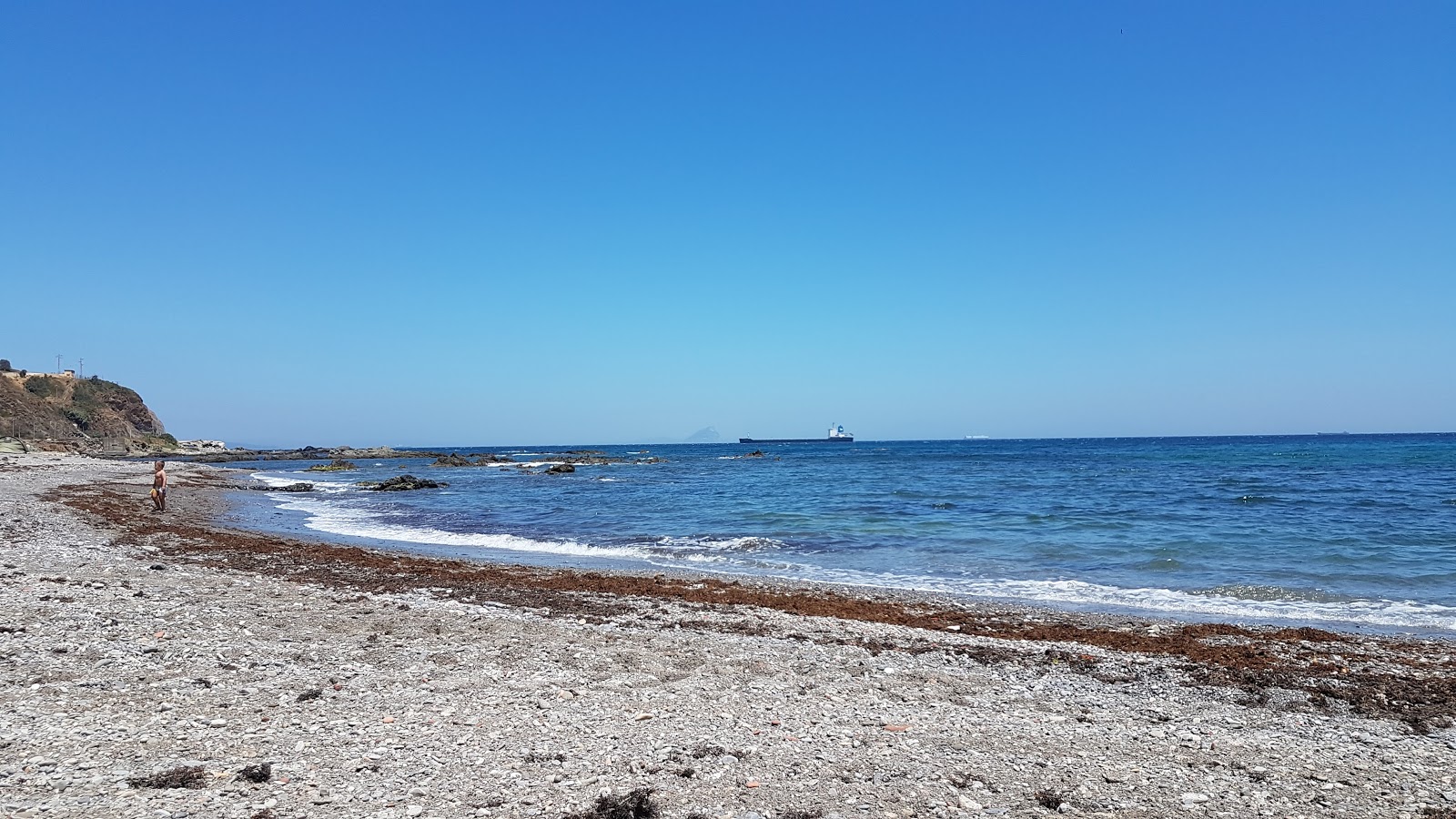 Fotografie cu Playa Del Trampolin cu o suprafață de apa pură turcoaz