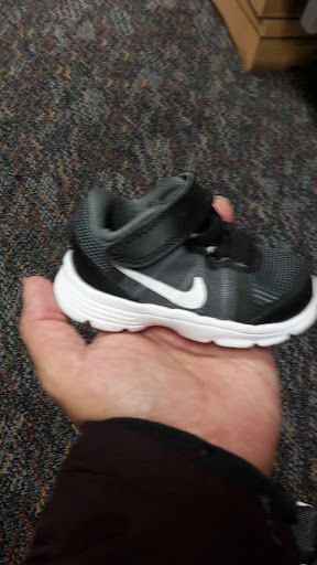 Shoe Store «Shoe Carnival», reviews and photos, 4835 W 77th St, Burbank, IL 60459, USA