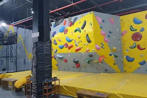 Manjat Climbing Gym image