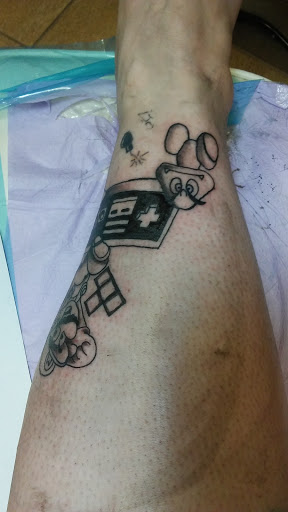 Tattoo Shop «BlackEyed Sundays Tattoos and Piercing», reviews and photos, 826 N Main St, London, KY 40741, USA