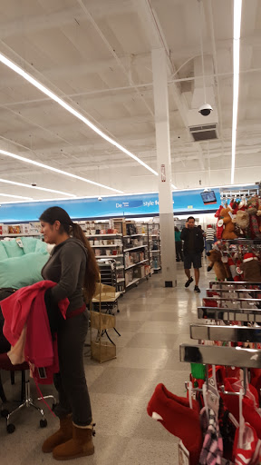 Clothing Store «Ross Dress for Less», reviews and photos, 19 Colma Blvd, Colma, CA 94014, USA