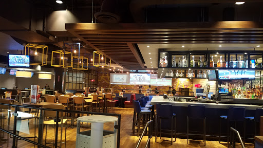 Restaurant «Main Event Entertainment», reviews and photos, 200 Quinn Dr, Pittsburgh, PA 15275, USA