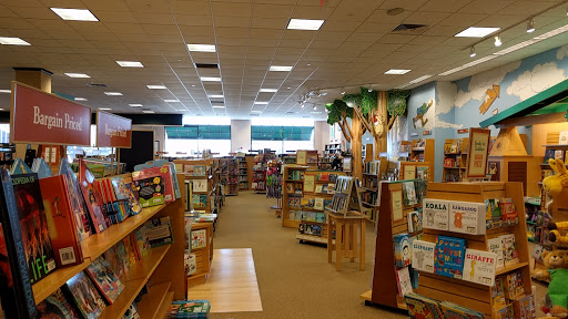 Barnes & Noble, 5380 US-14, Crystal Lake, IL 60014, USA, 