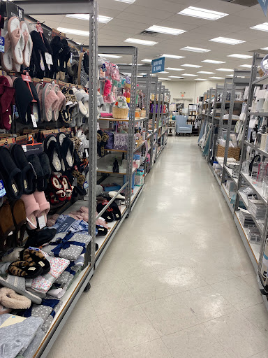 Home Goods Store «Tuesday Morning», reviews and photos, 2853 Bartlett Blvd, Bartlett, TN 38134, USA