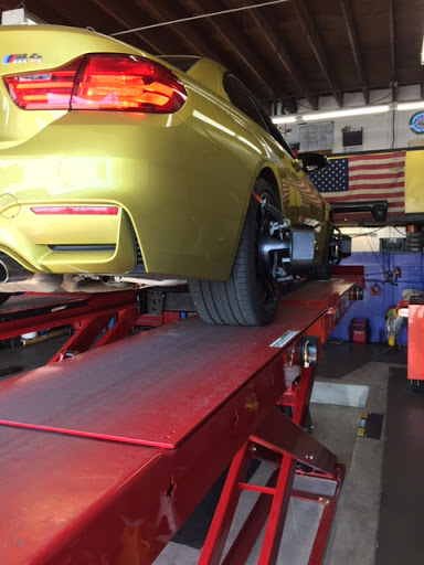 United Alignment & Tire Center image