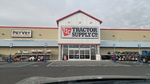 Tractor Supply Co., 8135 Brookville Rd, Indianapolis, IN 46239, USA, 