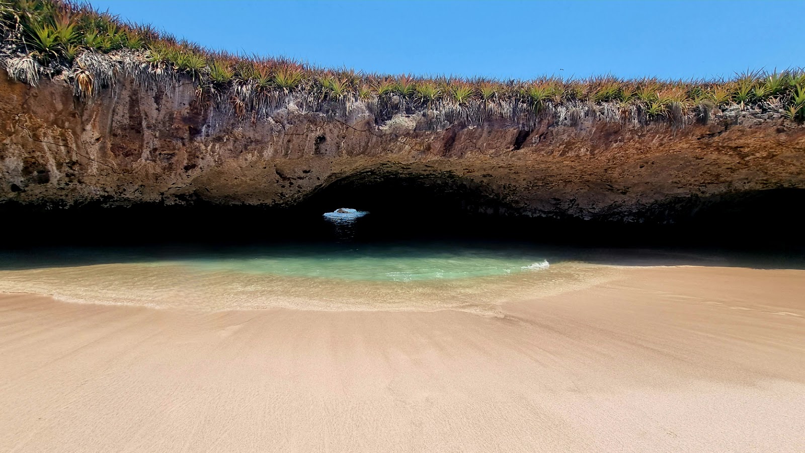 Fotografija Playa del Amor (Hidden beach) z ravna obala