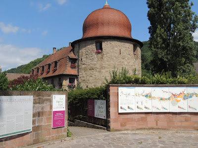 Porte sud de la route des vins d'Alsace à Thann