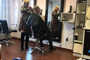 Salon fryzjerski Szalone Nożyczki image