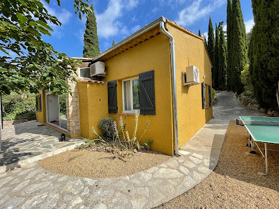 Harry's Place à Cotignac