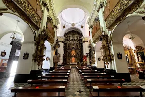 Iglesia de Santiago Apóstol image