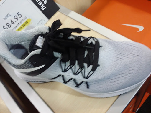 Shoe Store «DSW Designer Shoe Warehouse», reviews and photos, 7555 W Bell Rd, Peoria, AZ 85382, USA