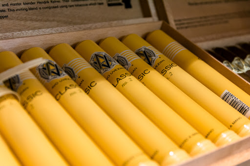 Tobacco Shop «Thousand Oaks Tobacco», reviews and photos, 487 N Moorpark Rd, Thousand Oaks, CA 91360, USA