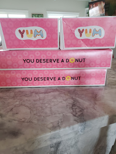 Donut Shop «Flip Flops Donut Shop», reviews and photos, 129 Bogue Inlet Dr, Emerald Isle, NC 28594, USA