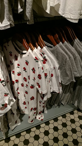 Clothing Store «Hollister Co.», reviews and photos, 160 N Gulph Rd #2045, King of Prussia, PA 19406, USA