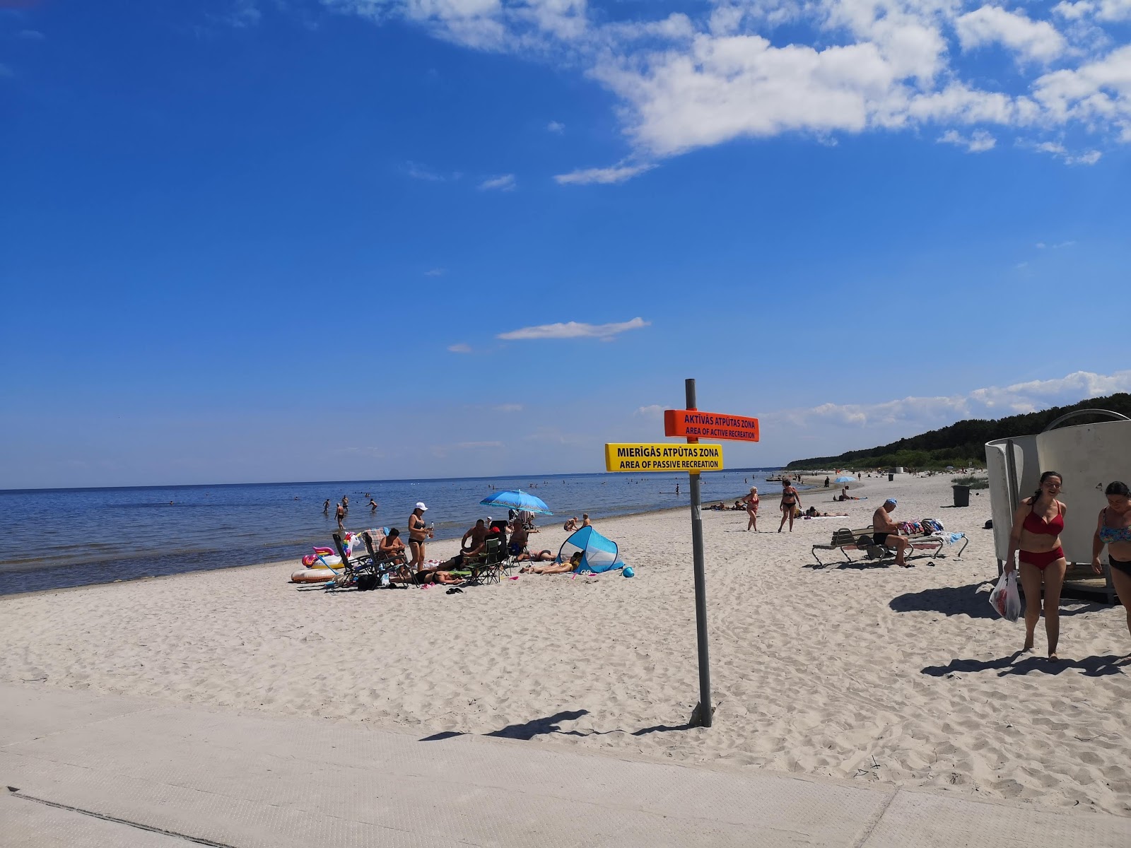 Foto von Jaunkemeru pludmale mit beiger sand Oberfläche