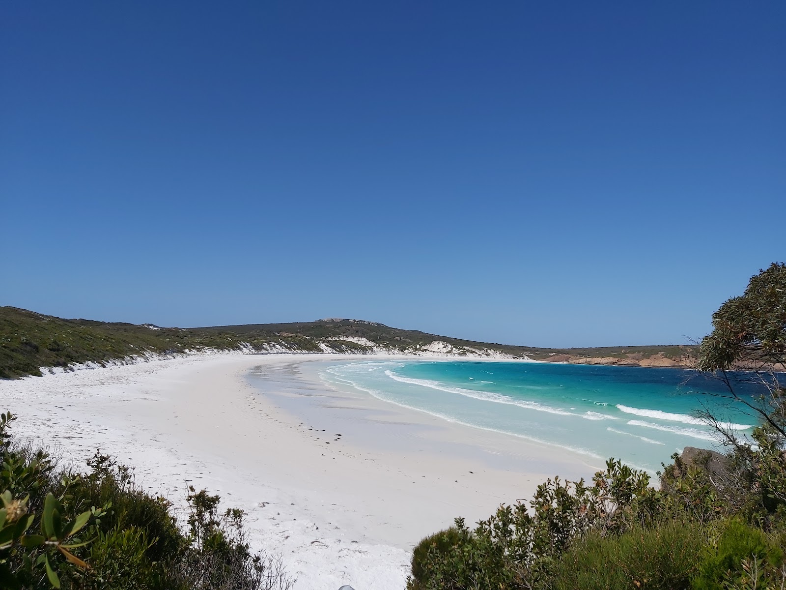Foto av Thistle Cove och dess vackra landskap