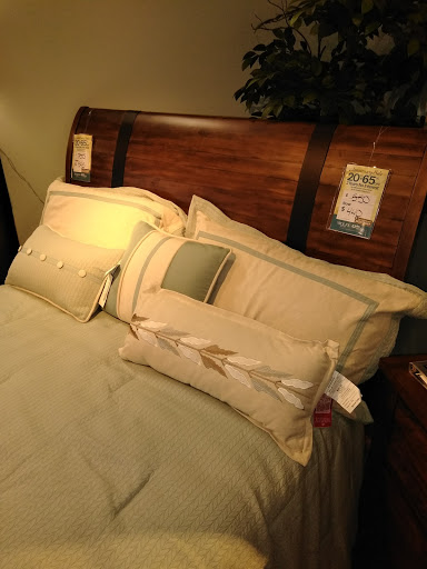 Mattress Store «Wolf Furniture», reviews and photos, 4661 Lindle Rd, Harrisburg, PA 17111, USA