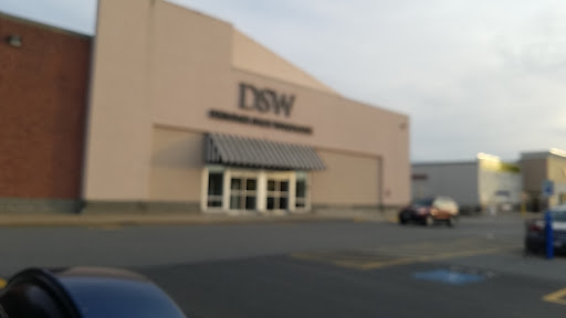 DSW Designer Shoe Warehouse, 270 Daniel Webster Hwy, Nashua, NH 03060, USA, 