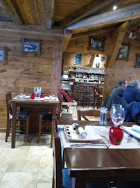 Atmosphère du Restaurant de cuisine européenne moderne La Poya à Châtel - n°13