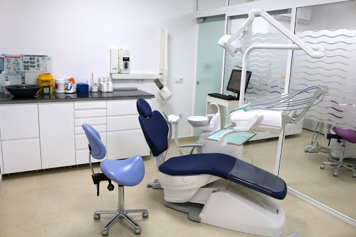 Clínica Dental Primero de Mayo en La Algaba, Sevilla