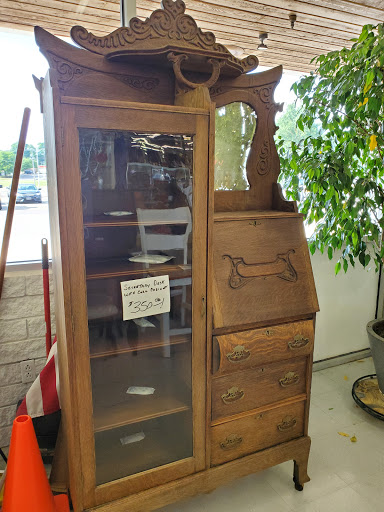 Flea Market «Streetsboro Flea Market - Furniture, Antiques, Collectibles», reviews and photos, 1513 Streetsboro Rd, Streetsboro, OH 44241, USA