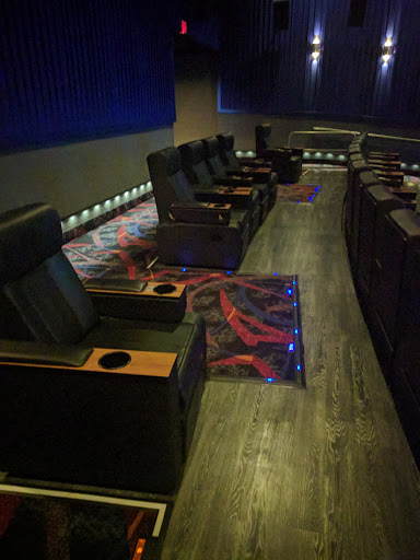 Movie Theater «Regal Cinemas Hilltop 9 Cinema», reviews and photos, 325 Beavercreek Rd, Oregon City, OR 97045, USA