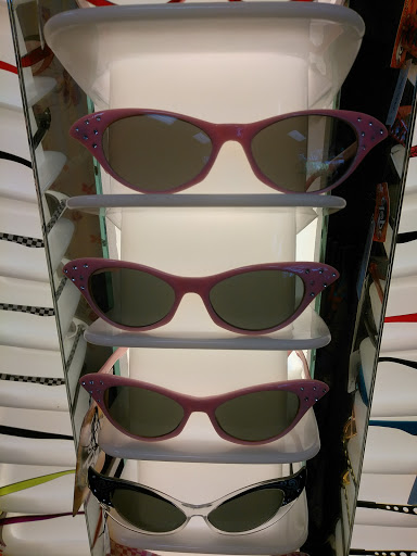 Vintage Clothing Store «Ish Vintage Clothing & Costume», reviews and photos, 249 4th St, Bremerton, WA 98337, USA