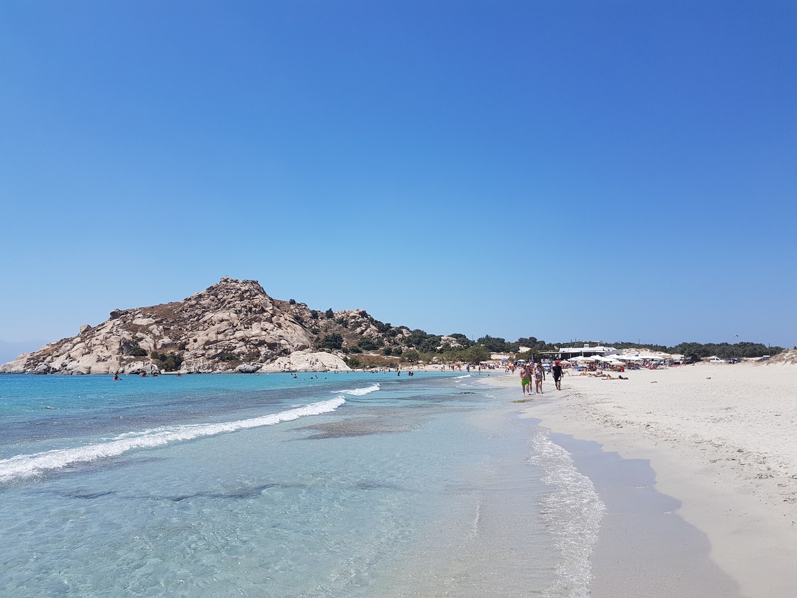 Foto de Praia de Kastraki com areia fina e brilhante superfície