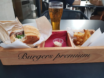 Made burger - 55 Rue Saint-Laud, 49100 Angers, France