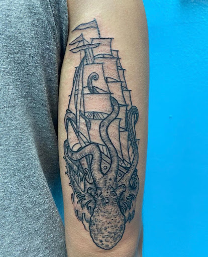 Tattoo Shop «Eccentric Tattoo Studio», reviews and photos, 7002 US-90, San Antonio, TX 78249, USA