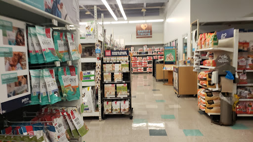Pet Supply Store «Petco Animal Supplies», reviews and photos, 629 E Dundee Rd, Palatine, IL 60067, USA