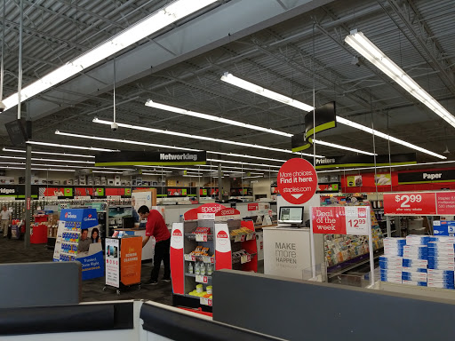 Office Supply Store «Staples», reviews and photos, 7157 Narcoossee Rd, Orlando, FL 32822, USA