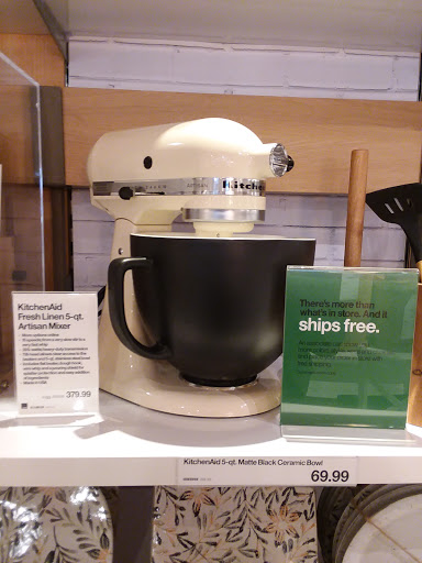 Furniture Store «Crate and Barrel», reviews and photos, 630 Commons Way, Bridgewater, NJ 08807, USA