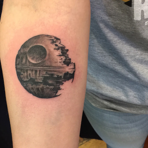 Tattoo Shop «Freaks and Geeks Tattoo Studio», reviews and photos, 5014 NE 24th Ave, Portland, OR 97211, USA