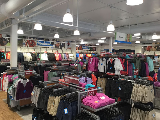 Sportswear Store «Columbia Sportswear Outlet at The Outlet Shoppes at Gettysburg», reviews and photos, 1863 Gettysburg Village Dr, Gettysburg, PA 17325, USA