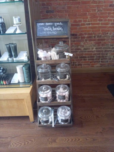 Beauty Salon «J. Nicolle Salon & Spa», reviews and photos, 113 E Market St, New Albany, IN 47150, USA