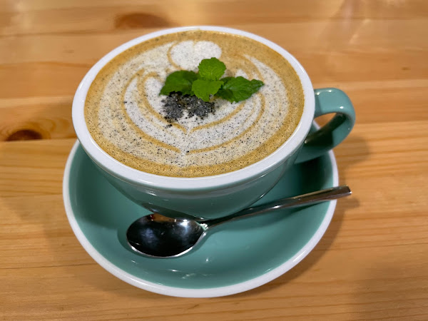 LO BI CAFÉ KMC 陋皕咖啡 高流店