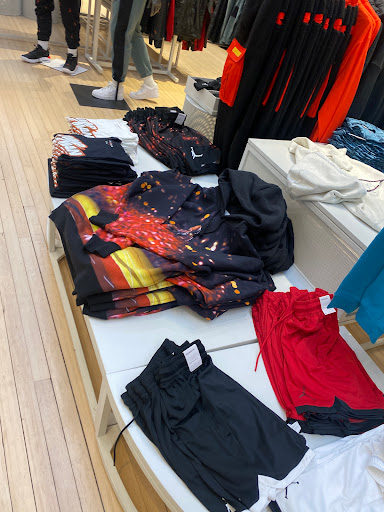 Clothing Store «Nike Lenox», reviews and photos, 3393 Peachtree Rd, Atlanta, GA 30326, USA