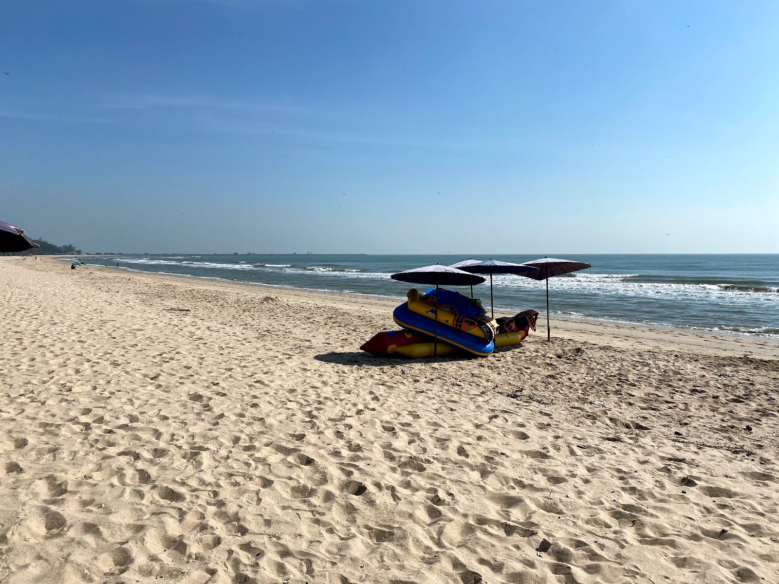 Foto di Cha-Am Beach  II con una superficie del sabbia luminosa