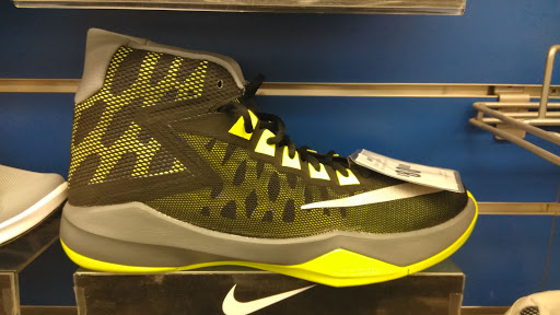 Sporting Goods Store «Big 5 Sporting Goods - Woodland», reviews and photos, 431 Pioneer Ave, Woodland, CA 95776, USA