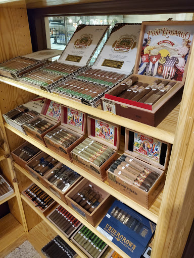 Tobacco Shop «Harbor Glass & Fine Tobacco», reviews and photos, 409 W Ehringhaus St, Elizabeth City, NC 27909, USA