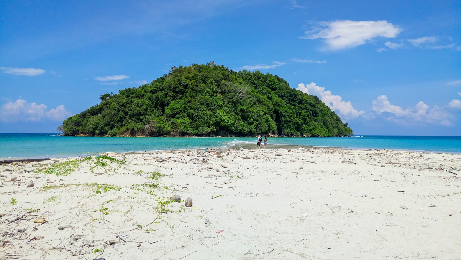 Foto av Kelambu Beach med turkos rent vatten yta