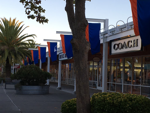 Shopping Mall «Petaluma Village Premium Outlets», reviews and photos, 2200 Petaluma Blvd N, Petaluma, CA 94952, USA