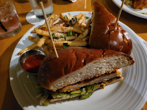 American Restaurant «Pinstripes», reviews and photos, 1150 Willow Rd, Northbrook, IL 60062, USA