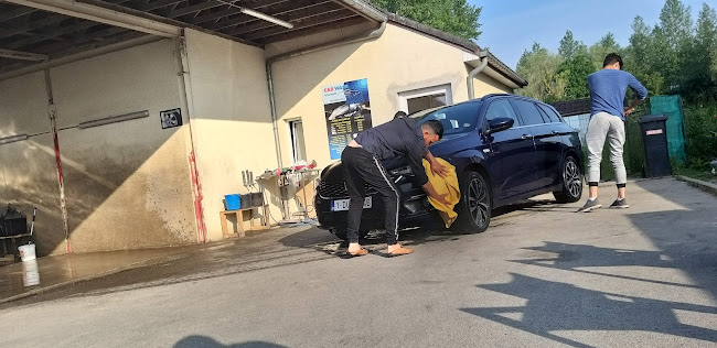 Florennes Hand car wash - Autowasstraat