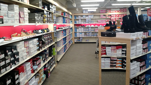 Shoe Store «Famous Footwear», reviews and photos, 1665 Olentangy River Rd, Columbus, OH 43212, USA