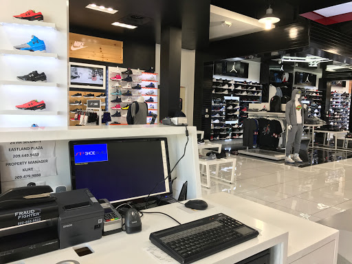 Shoe Store «Shoe Palace», reviews and photos, 554 N Wilson Way, Stockton, CA 95025, USA