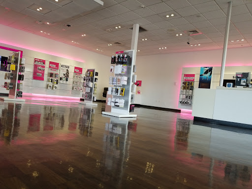 Cell Phone Store «T-Mobile», reviews and photos, 6811 W Peoria Ave Suite 115, Peoria, AZ 85345, USA