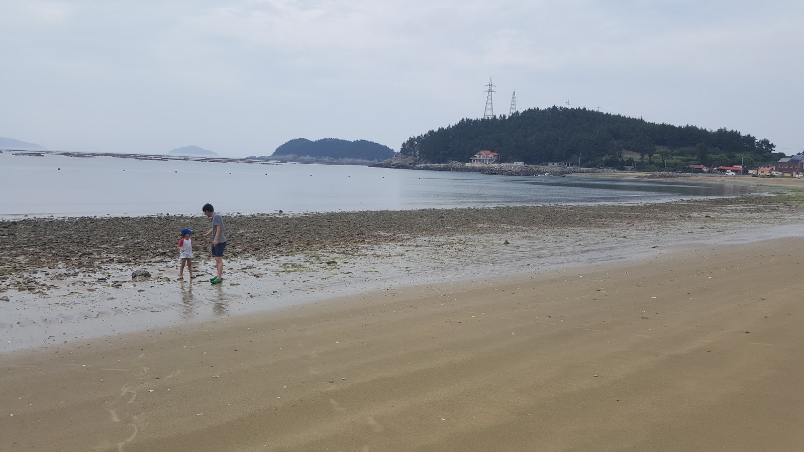 Foto de Jiri Cheongsong Beach - lugar popular entre os apreciadores de relaxamento